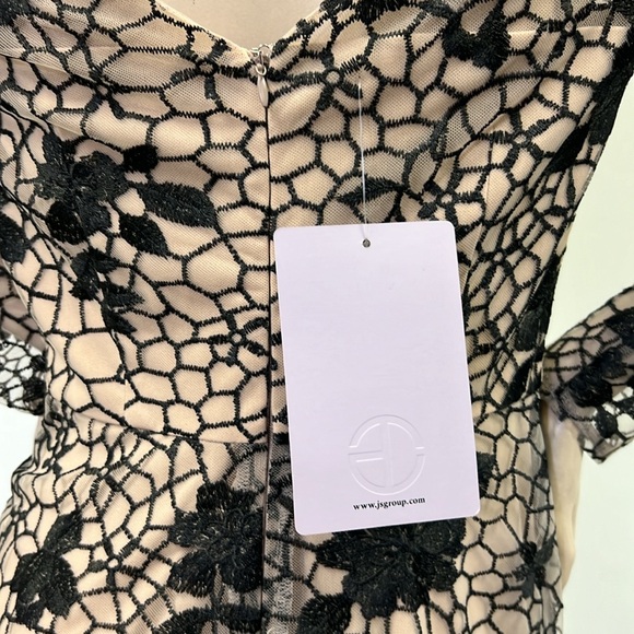 JS collections long sleeves panel lace illusion aline long Gown - Picture 10 of 14